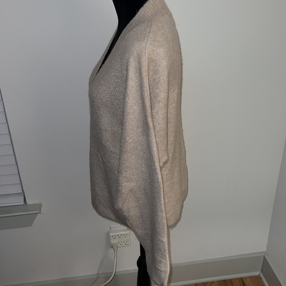 Express tan relaxed fussy long sleeves sweater Sz XS - Picture 4 of 8